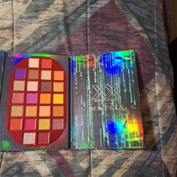 ⭐ XX Revolution x The Matrix “Blue Pill / Red Pill” Mega Palette ⭐ - Picture 5 of 6